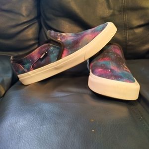 Van unisex Asher slip ons size 6m 7.5w